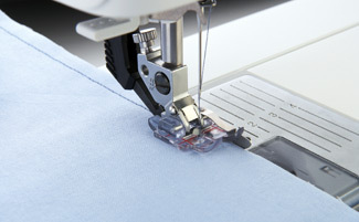 Pied quilting 1/4 inch transparent guide-bord droit avec système IDT™ Pfaff