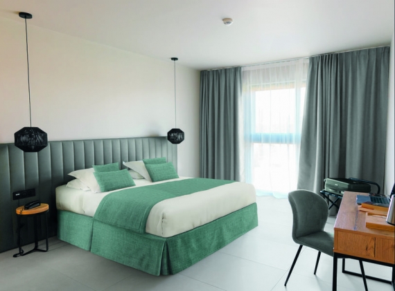 305 g-m2 quilted bed runner from the Isbon