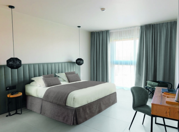 305 g/m² gesteppter Bettläufer aus der Isbon-Kollektion