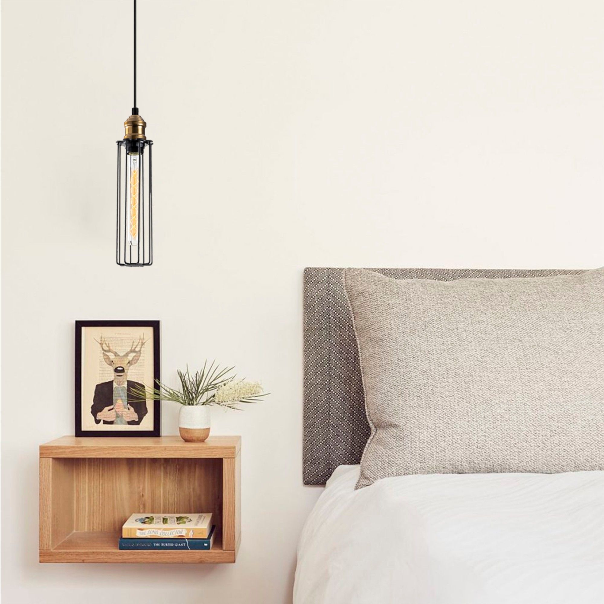 Lustre Sheen | Corps en métal noir | 8cm de diamètre | 123cm de hauteur