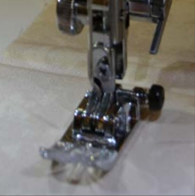 Pied "A" standard à zigzag en métal Janome