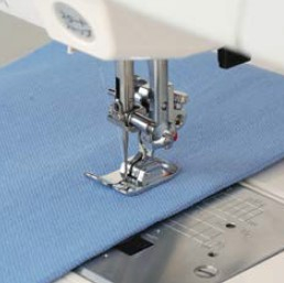 Kit pied + plaque aiguille pour point droit pour Janome MC6500P, MC6300P