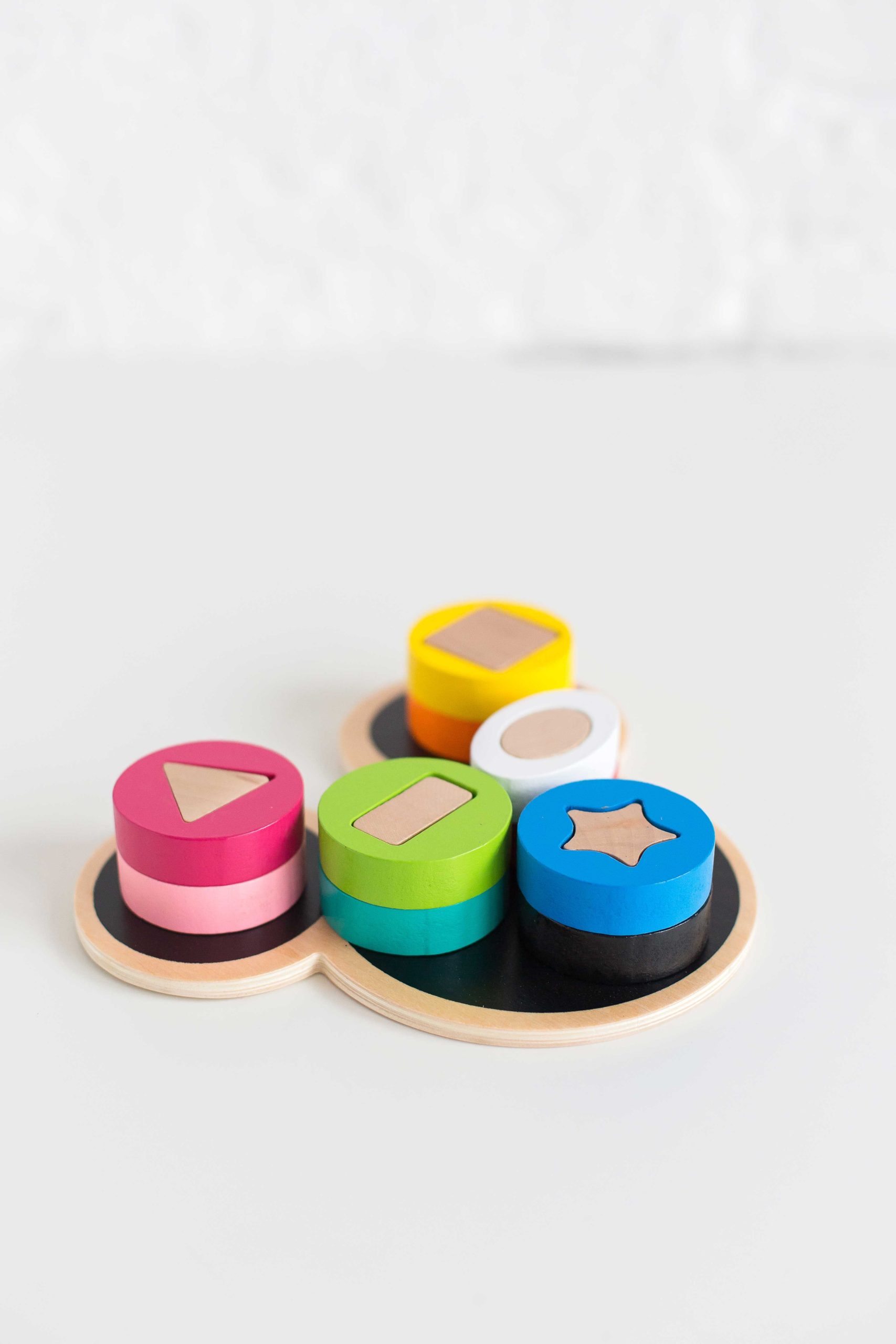 Puzzle en bois de forme géométrique