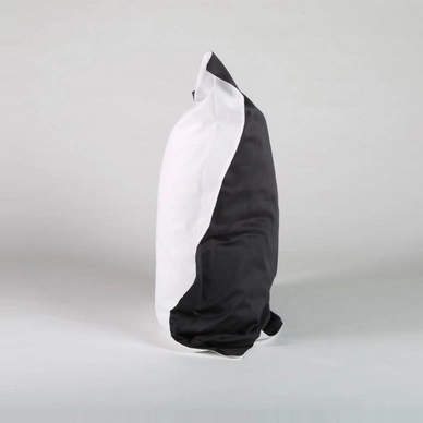 Taie d'Oreiller Yumeko Anthracite Foncé/Blanc Pur Satin