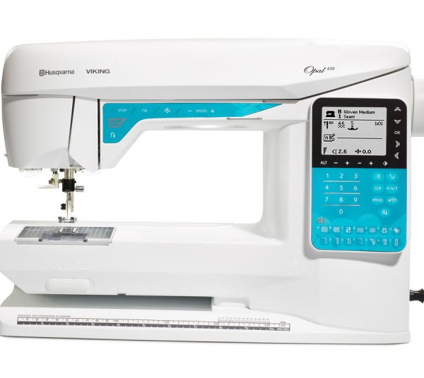 HUSQVARNA OPAL 650 + Set de couture n°1 + Table extension Offerte !
