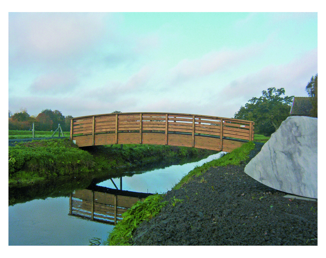 Passerelle cintrée en lamellé-collé