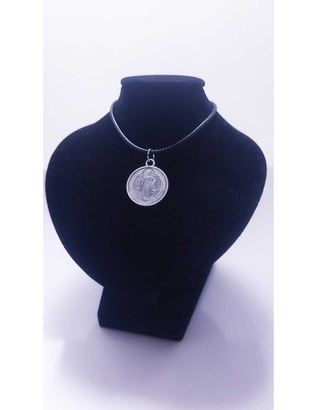 Pendentif Saint Benoît - Protection et bénédiction divine