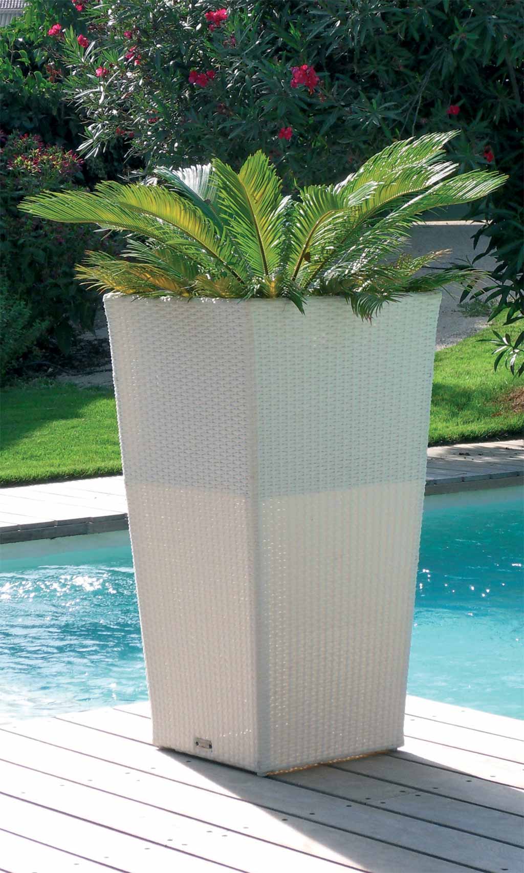 Pot de jardin en résine tressée