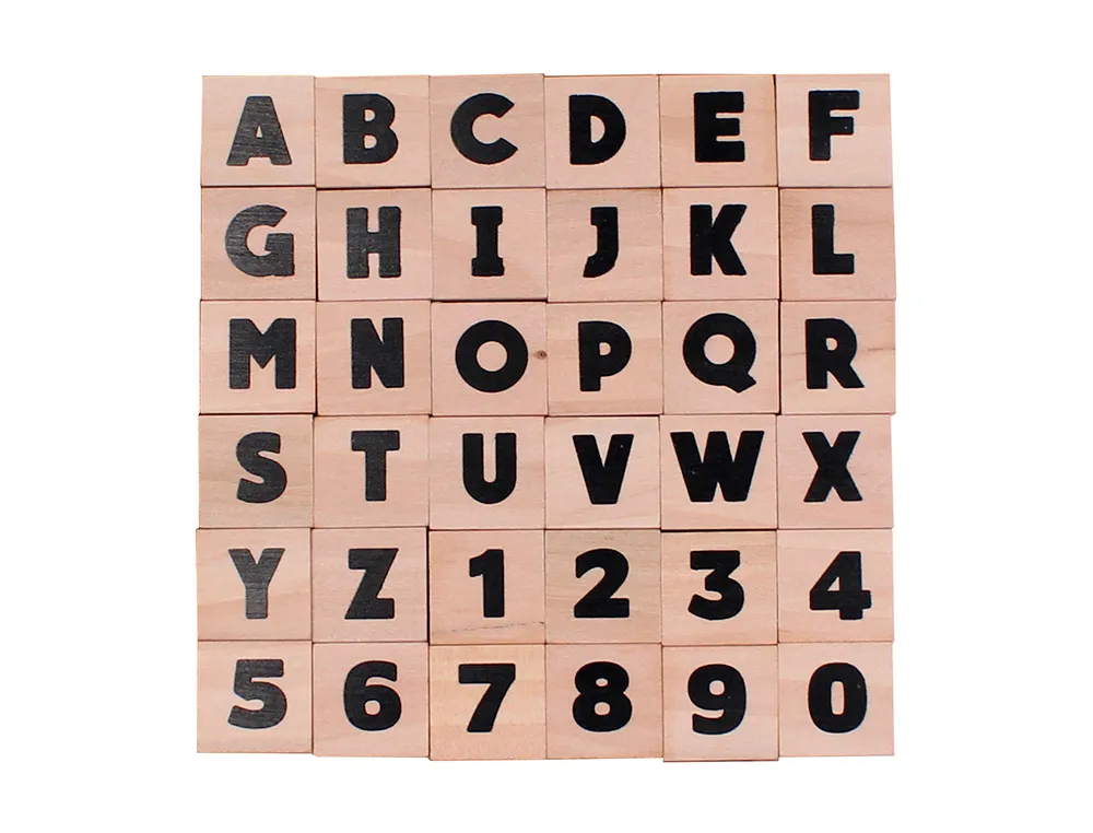 Tampons sodertex lettres et chiffres majuscules en bois 2x2x2cm 36 pieces