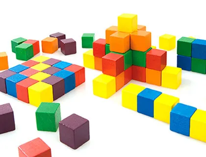 Cube bois coloris assortis seau plastique 100 unités